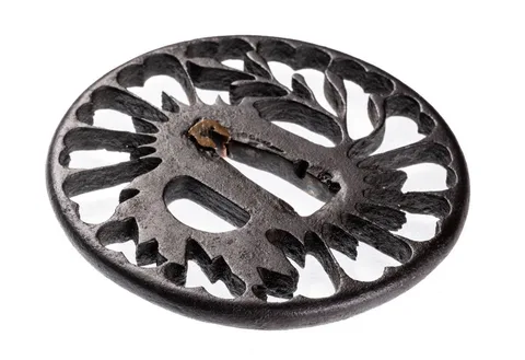Detalle de Tsuba · Akasaka