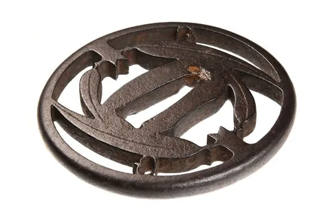 Detalle de Tsuba · Akasaka (den Tadatora)