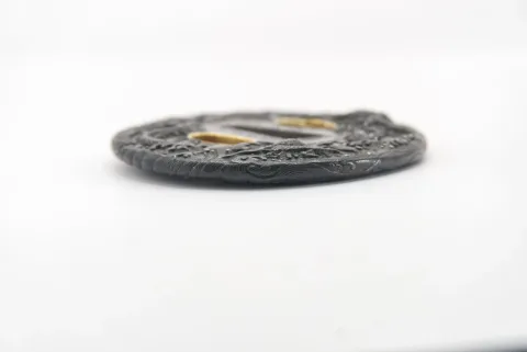 Detalle de Tsuba · Sōten (escuela Hikone)