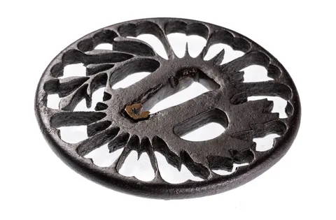 Detalle de Tsuba · Akasaka
