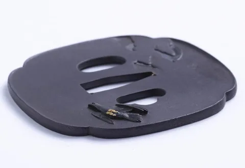 Detalle de Tsuba · Tokuoki