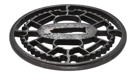 Detalle de Tsuba · Kyō-sukashi