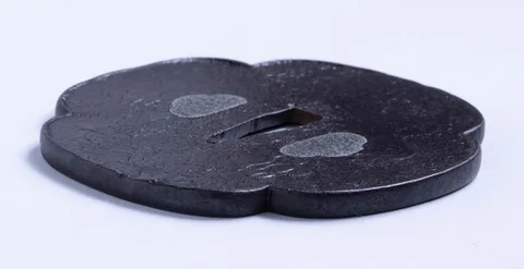 Detalle de Tsuba · Nobuie