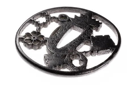 Detalle de Tsuba · Nishigaki Kanpei