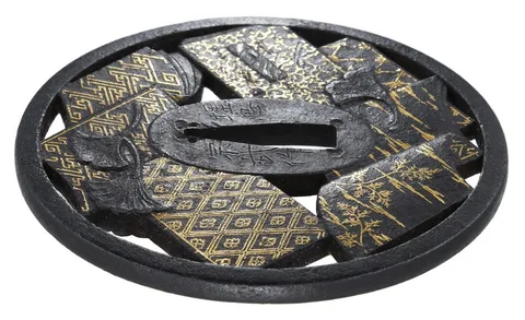 Detalle de Tsuba · Umetada Munetake