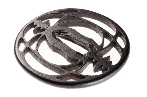 Detalle de Tsuba · Akasaka