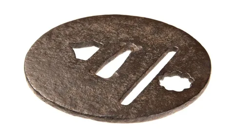 Detalle de Tsuba · Ko-Tōshō
