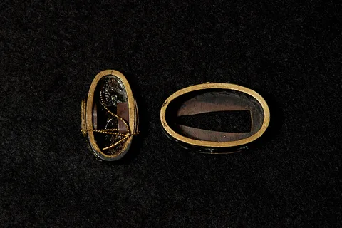 Guarniciones de Fuchi-kashira · Ayanokōji Nagamine