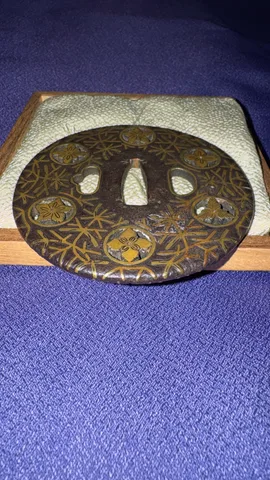 Detalle de Tsuba · Yoshirō