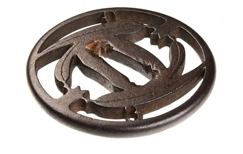 Detalle de Tsuba · Akasaka (den Tadatora)
