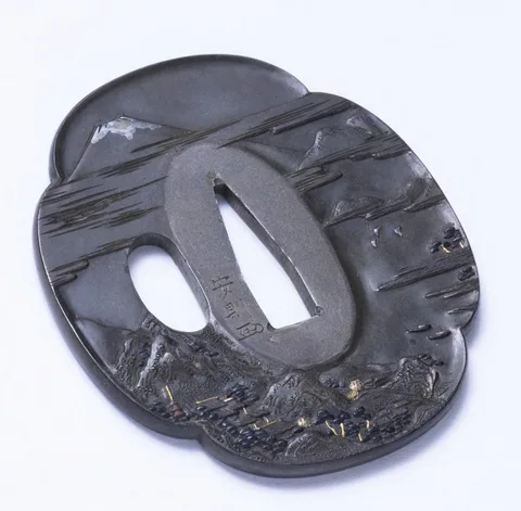 Detalle de Tsuba · Yasunori