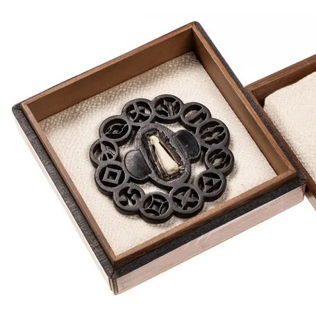 Detalle de Tsuba · Owari