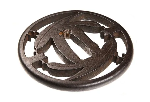 Detalle de Tsuba · Akasaka (den Tadatora)