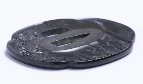 Detalle de Tsuba · Yasunori