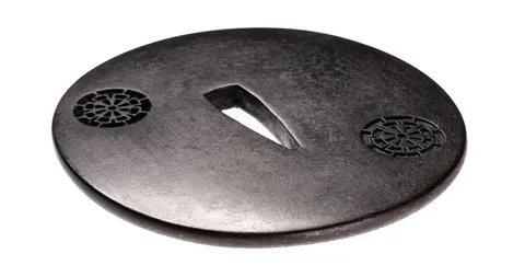 Detalle de Tsuba · Akasaka Tadatoki