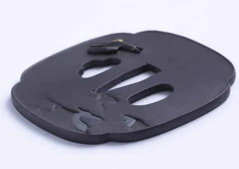 Detalle de Tsuba · Tokuoki