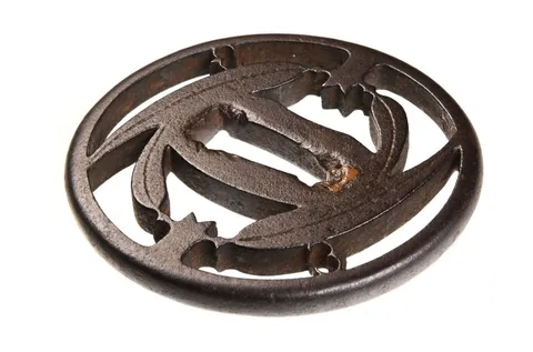 Detalle de Tsuba · Akasaka (den Tadatora)