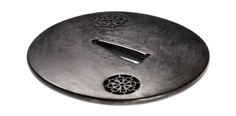 Detalle de Tsuba · Akasaka Tadatoki