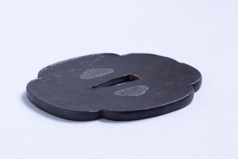 Detalle de Tsuba · Nobuie
