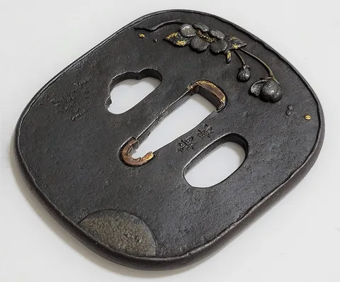 Detalle de Tsuba · Toshikage (escuela Tōryūsai)