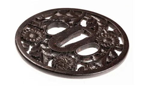 Detalle de Tsuba · Haruta Hirotsugu