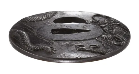Detalle de Tsuba · Oka Tomokata (Chōshū)