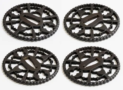 Detalle de Tsuba · Kyō-sukashi
