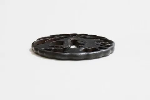 Detalle de Tsuba · escuela Hayashi (Higo)