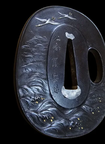 Detalle de Tsuba · Sensai Atsuoki (escuela Ōtsuki)