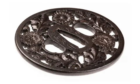 Detalle de Tsuba · Haruta Hirotsugu