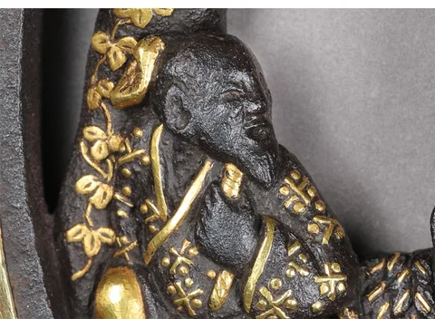 Detalle de Tsuba · Okamoto Naoshige (Tetsugendō)