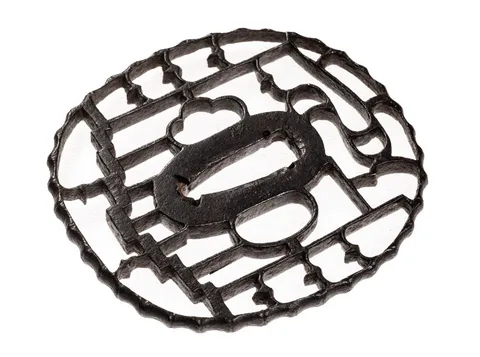 Detalle de Tsuba · Kyō-sukashi