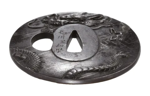 Detalle de Tsuba · Oka Tomokata (Chōshū)