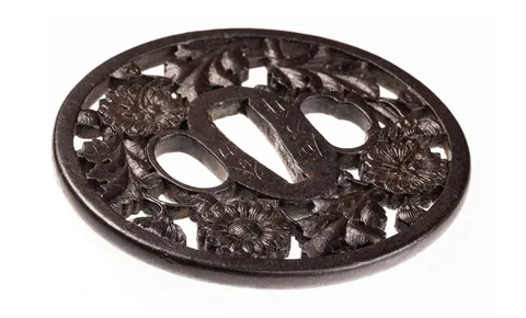 Detalle de Tsuba · Haruta Hirotsugu
