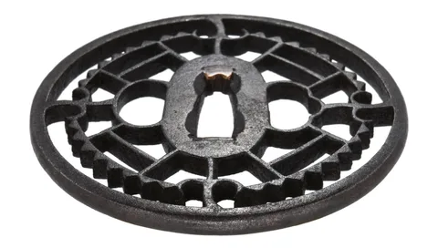 Detalle de Tsuba · Kyō-sukashi