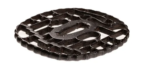 Detalle de Tsuba · Kyō-sukashi