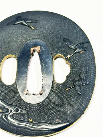Detalle de Tsuba · Kawa Hidekuni (Tenkōdō)