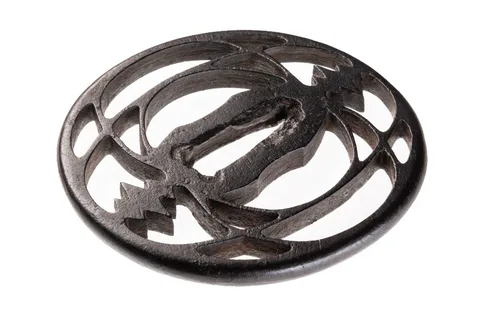 Detalle de Tsuba · Akasaka