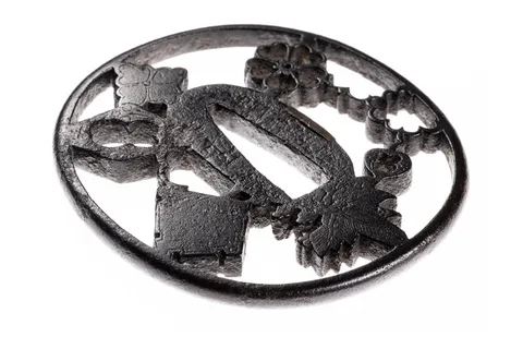 Detalle de Tsuba · Nishigaki Kanpei