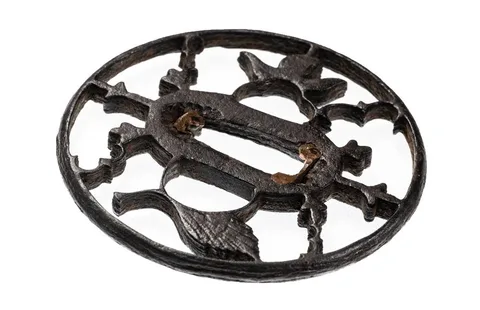 Detalle de Tsuba · Ko-Akasaka
