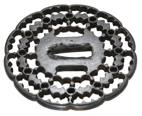 Detalle de Tsuba · Kyō-sukashi