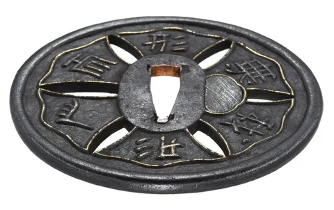 Dettaglio di Tsuba · Hizen