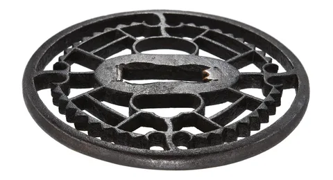 Detalle de Tsuba · Kyō-sukashi