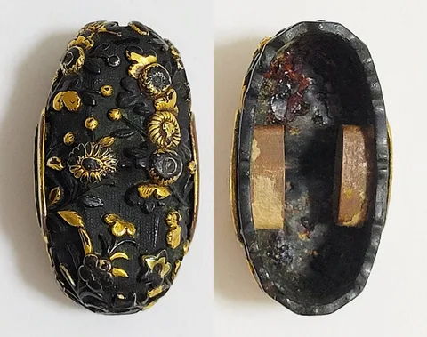 Detalle de Fuchi-kashira · Ko-Mino
