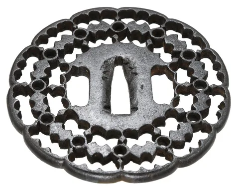 Detalle de Tsuba · Kyō-sukashi