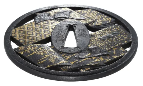 Detalle de Tsuba · Umetada Munetake