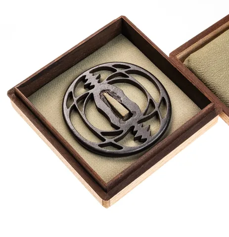 Guarniciones de Tsuba · Akasaka