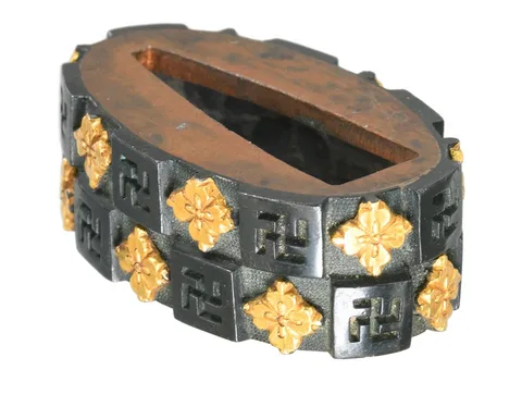 Detalle de Tsuba y fuchi-kashira · Nomura