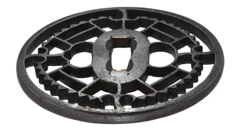 Detalle de Tsuba · Kyō-sukashi