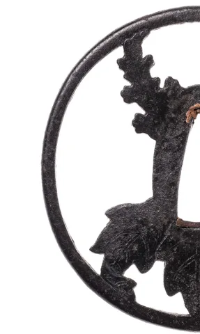 Detalle de Tsuba · escuela Nishigaki (Higo)
